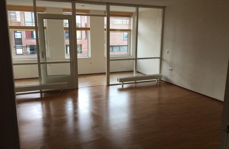 2-bedroom apartment with parking in city centre - Image 6