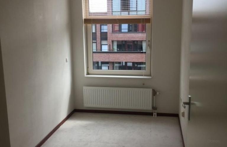 2-bedroom apartment with parking in city centre - Image 9