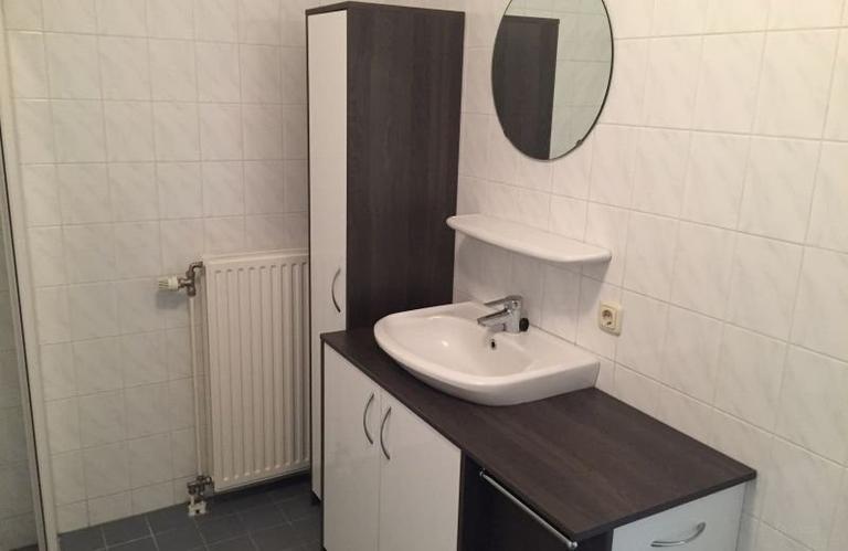 2-bedroom apartment with parking in city centre - Image 11