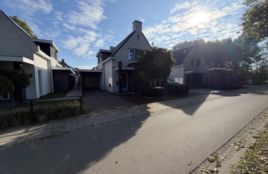5 slaapkamers en tuin in Oerle - Afbeelding 2