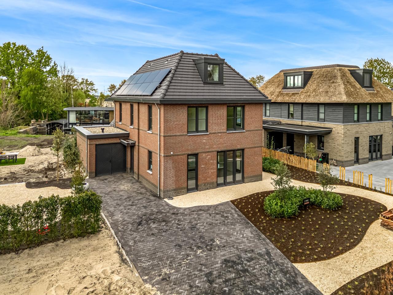 Detached 200 m² villa by the water - Image 4