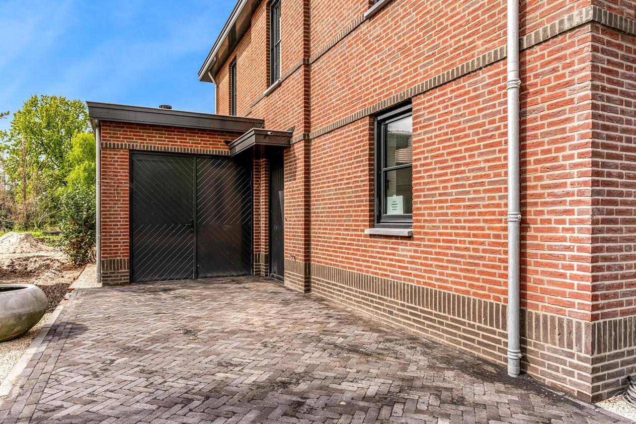 Detached 200 m² villa by the water - Image 5
