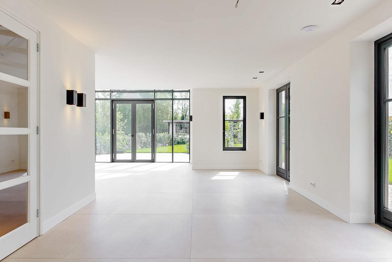 Detached 200 m² villa by the water - Image 6