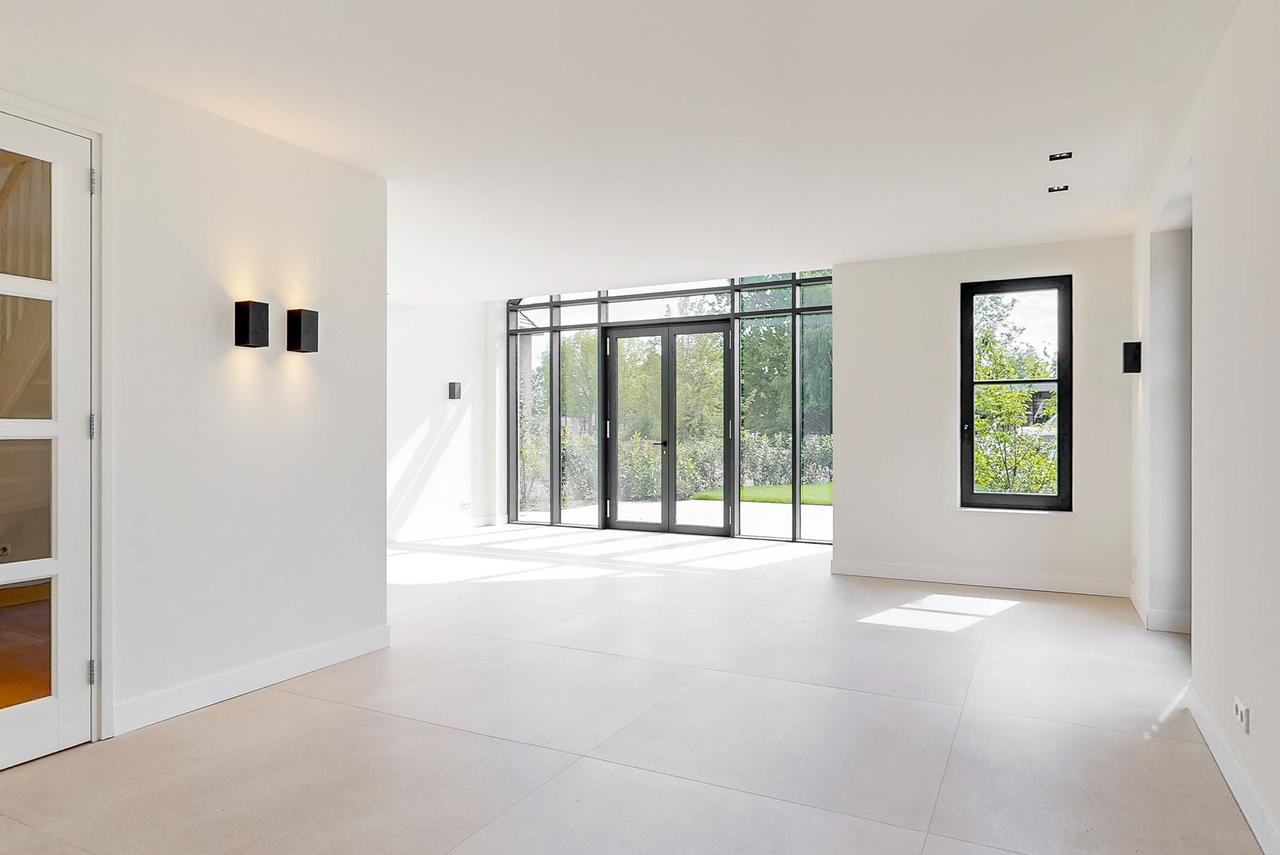 Detached 200 m² villa by the water - Image 7