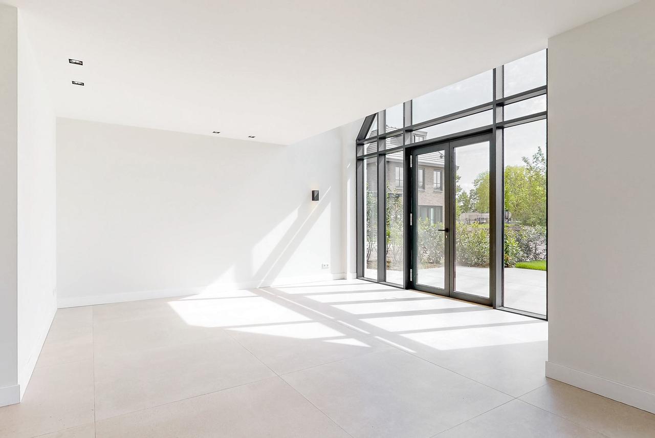 Detached 200 m² villa by the water - Image 8
