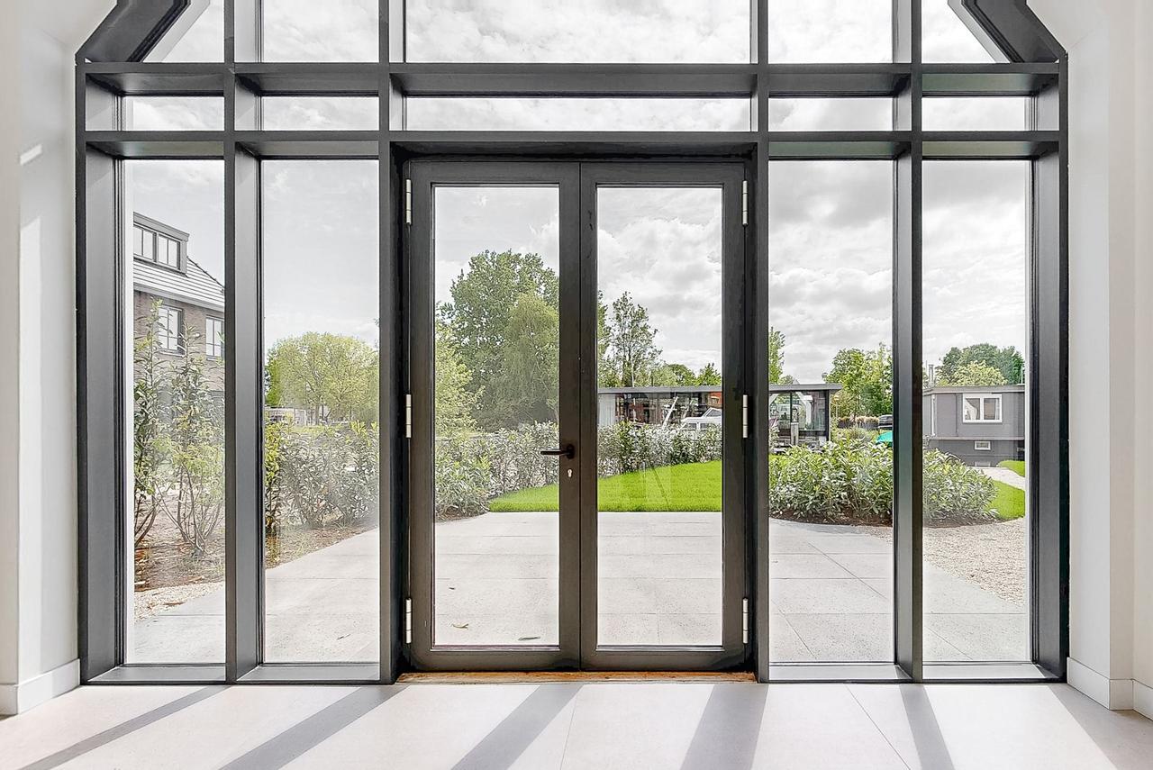 Detached 200 m² villa by the water - Image 9