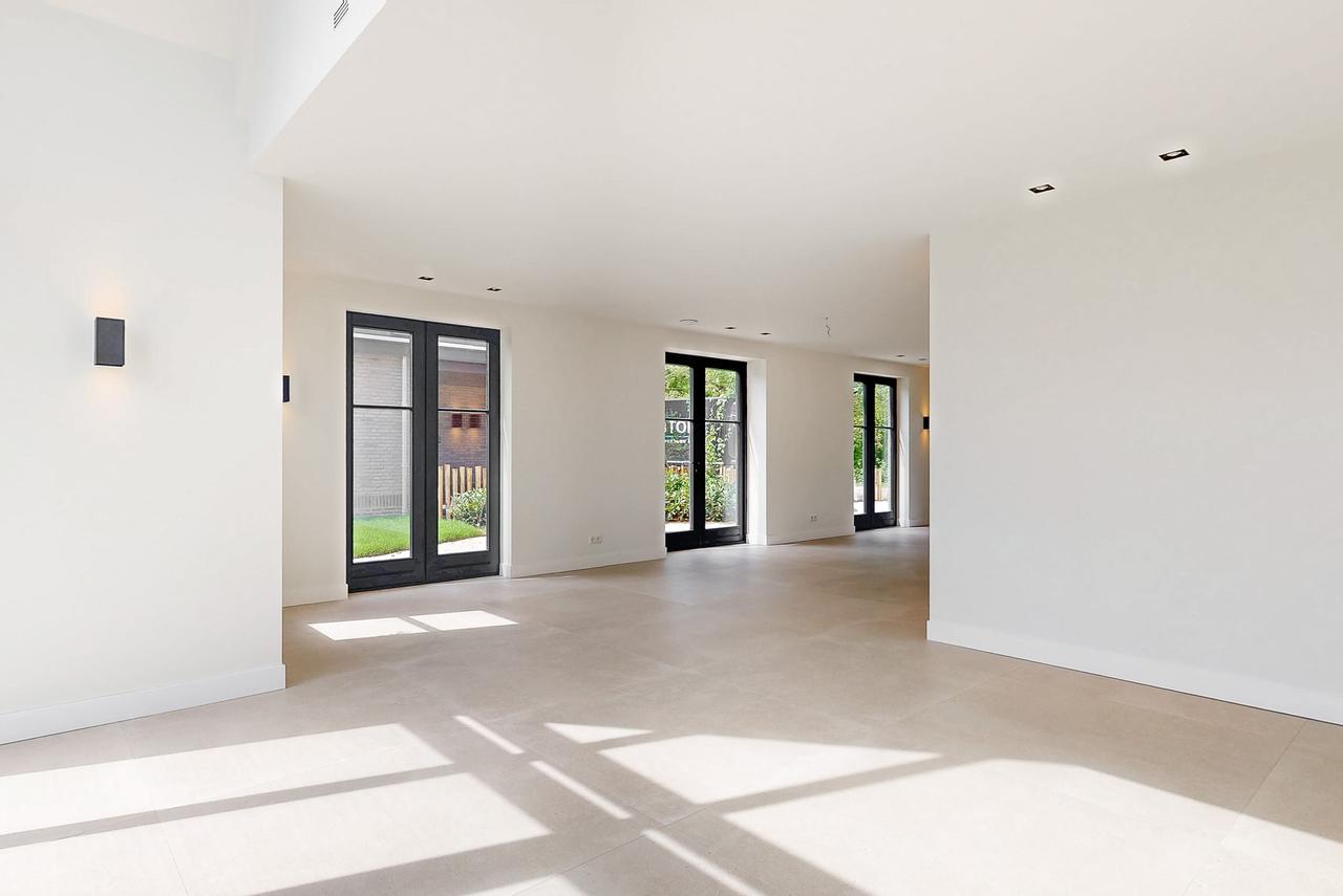 Detached 200 m² villa by the water - Image 10