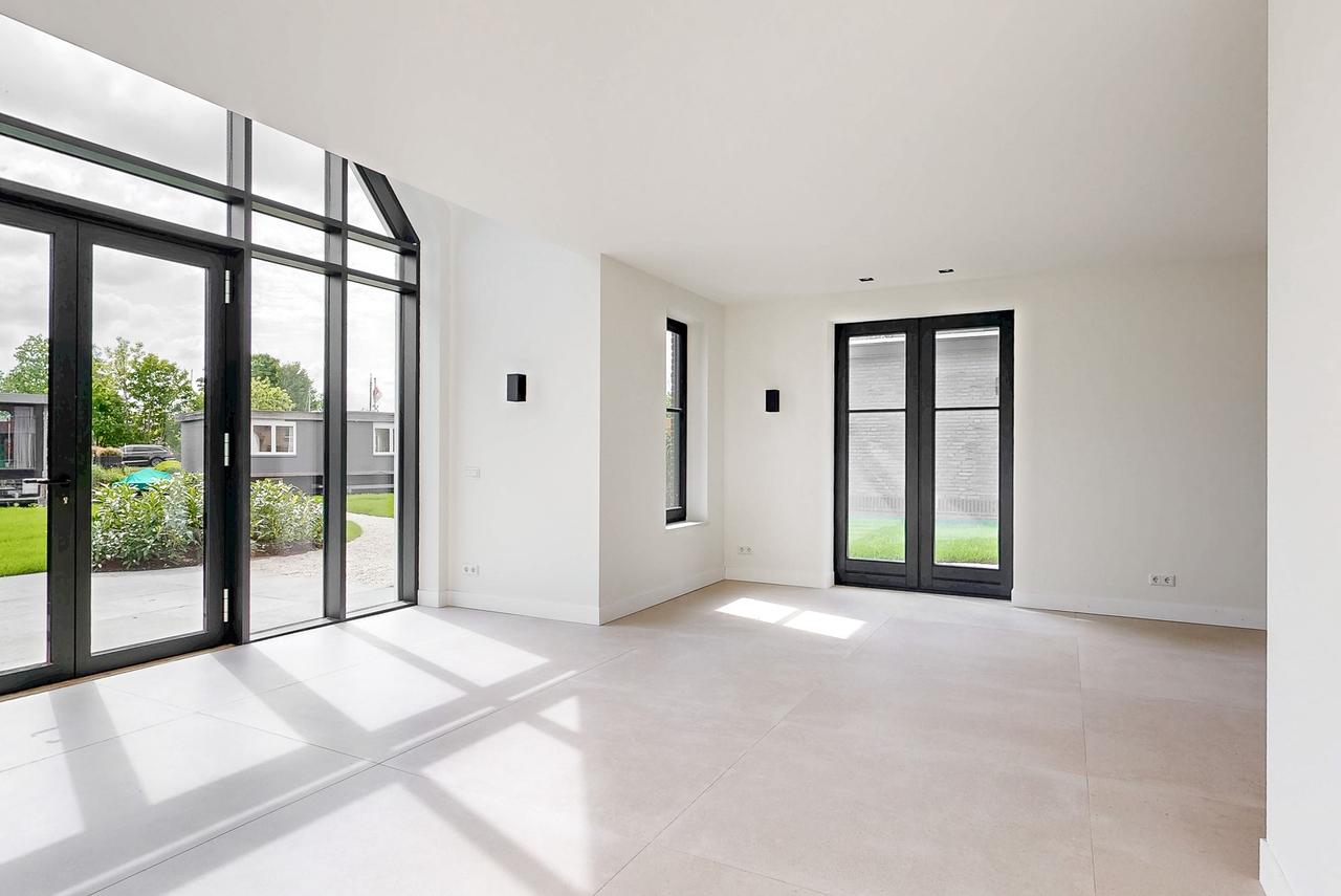 Detached 200 m² villa by the water - Image 11