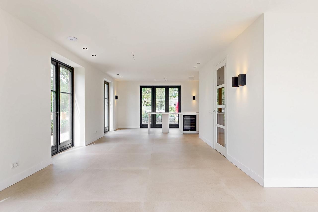 Detached 200 m² villa by the water - Image 12