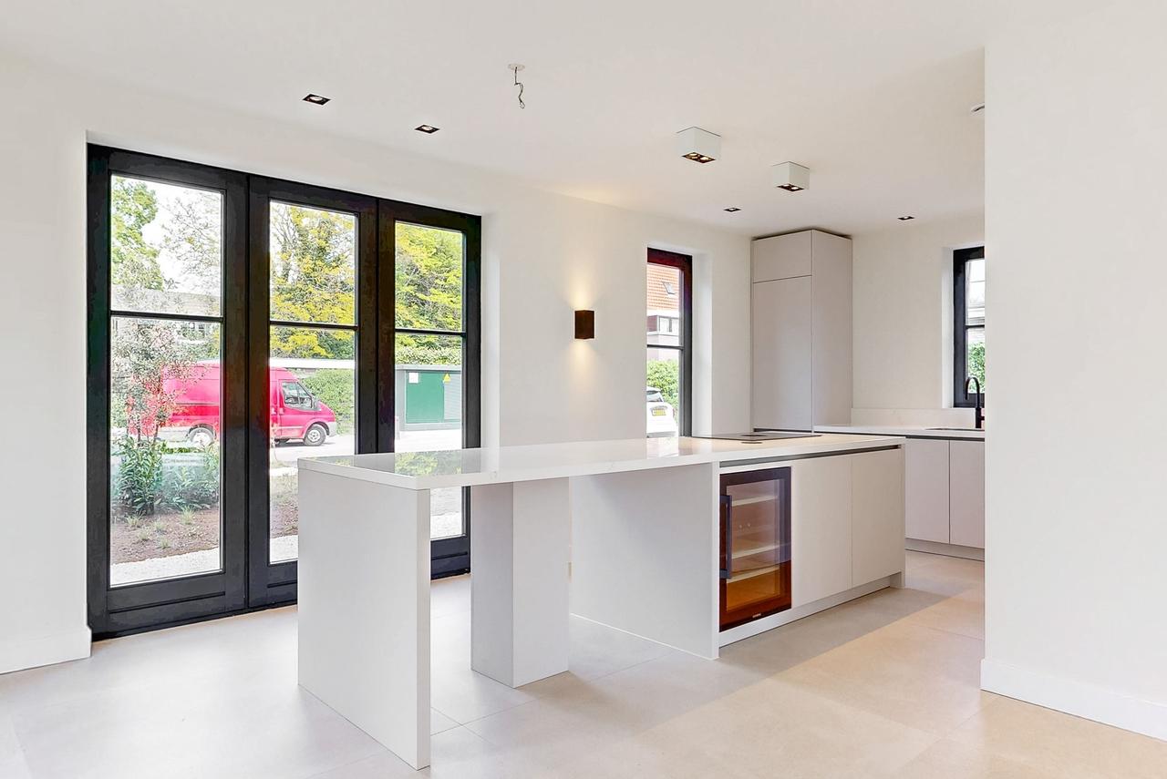 Detached 200 m² villa by the water - Image 15