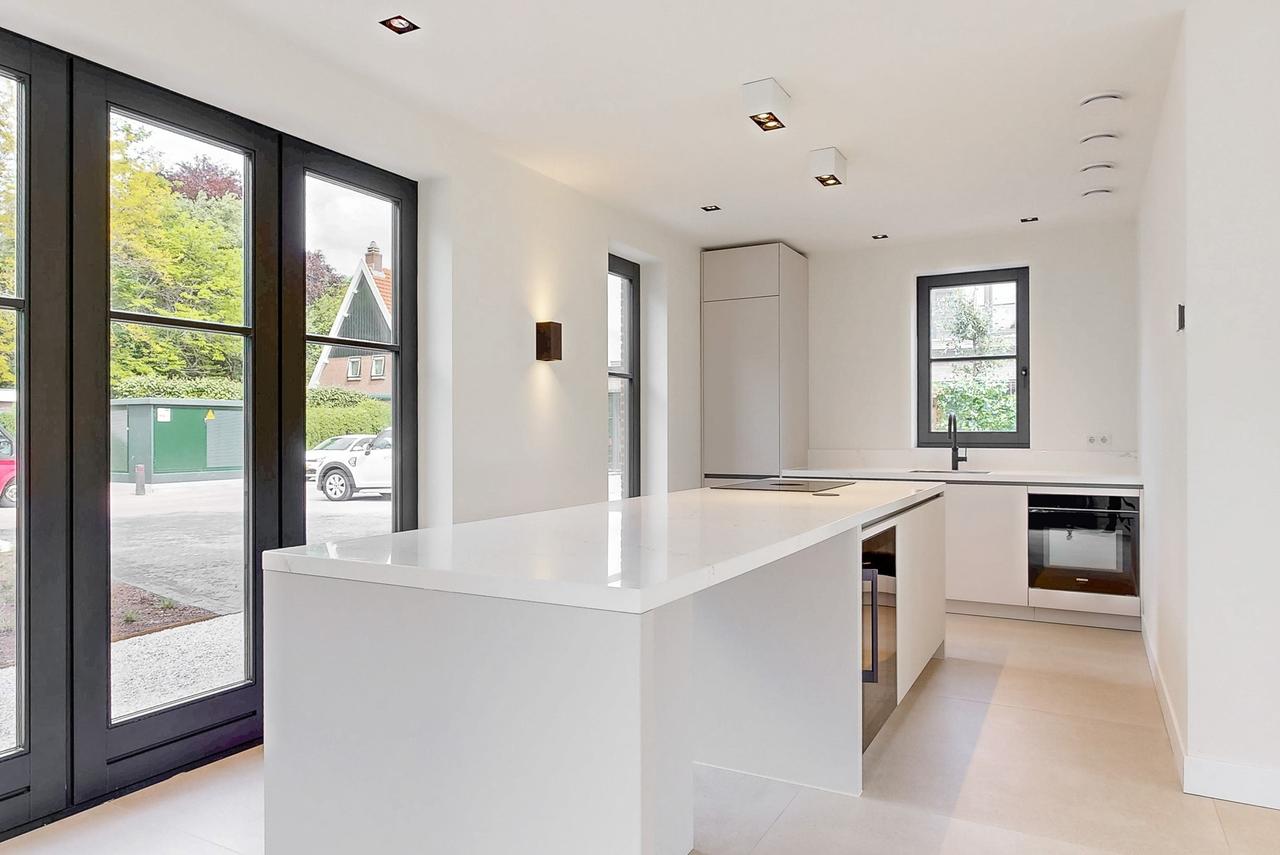 Detached 200 m² villa by the water - Image 16