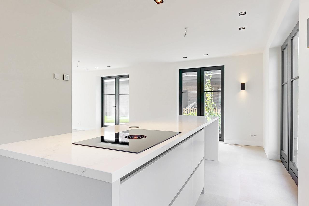 Detached 200 m² villa by the water - Image 18