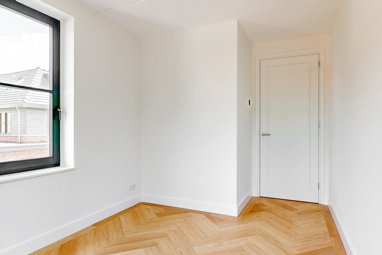 Detached 200 m² villa by the water - Image 25