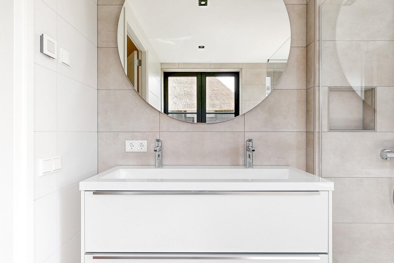 Detached 200 m² villa by the water - Image 37