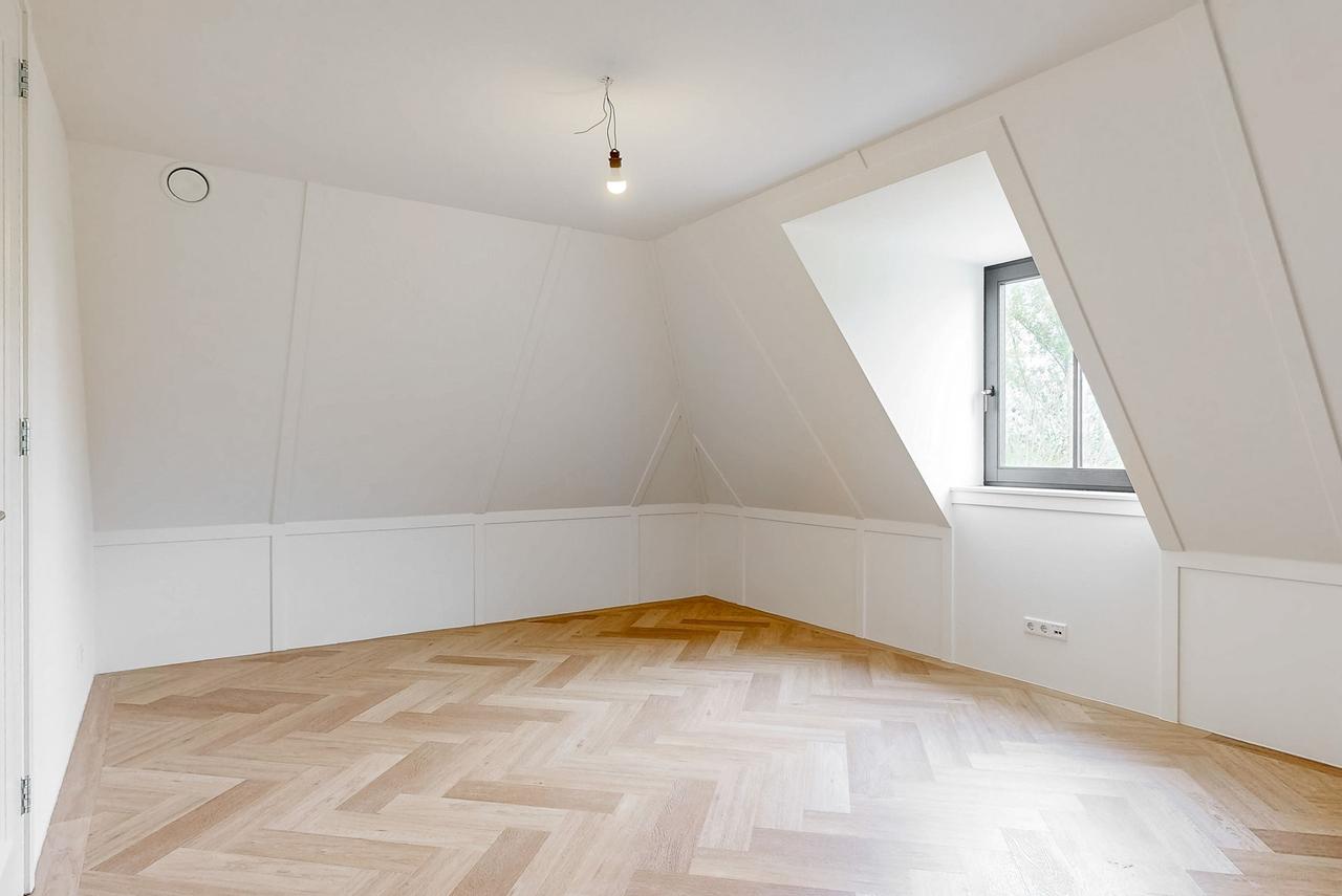 Detached 200 m² villa by the water - Image 44