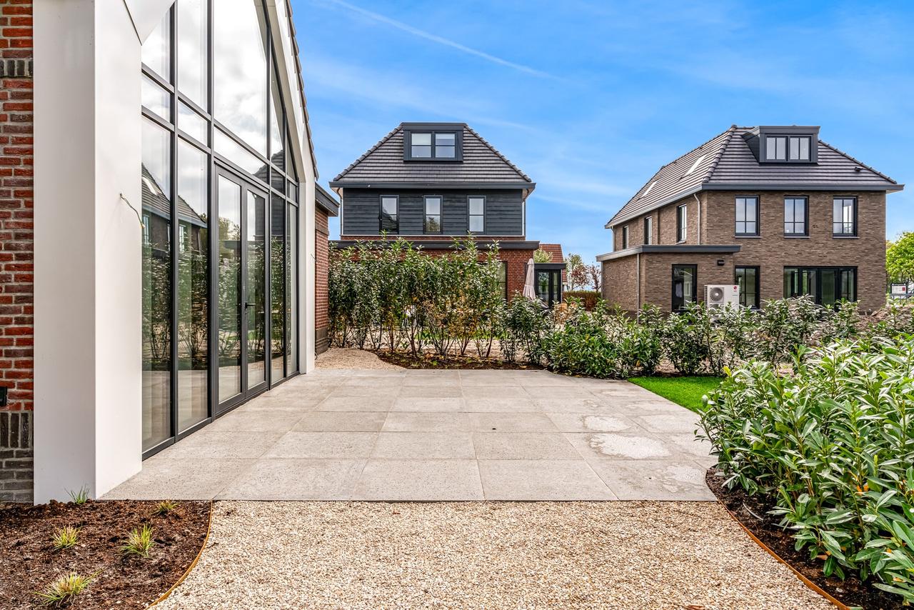 Detached 200 m² villa by the water - Image 45