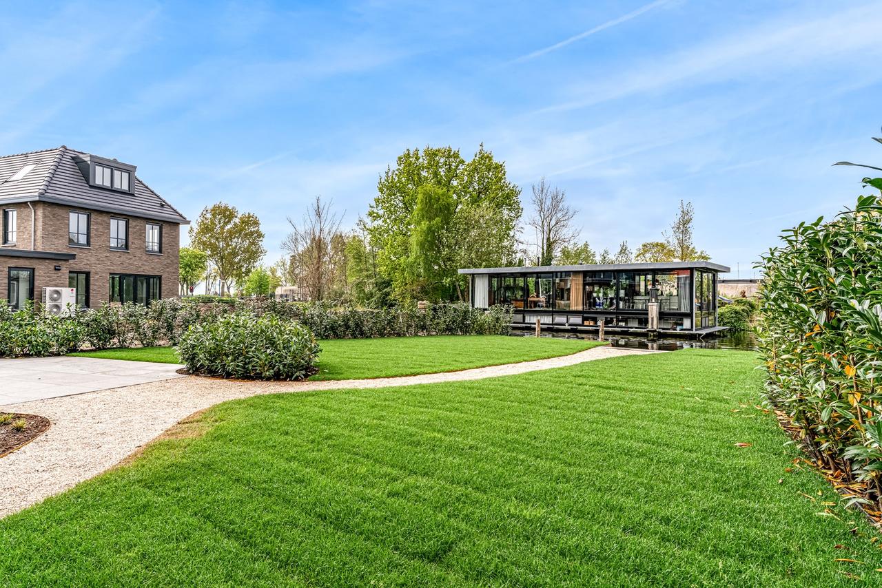 Detached 200 m² villa by the water - Image 47