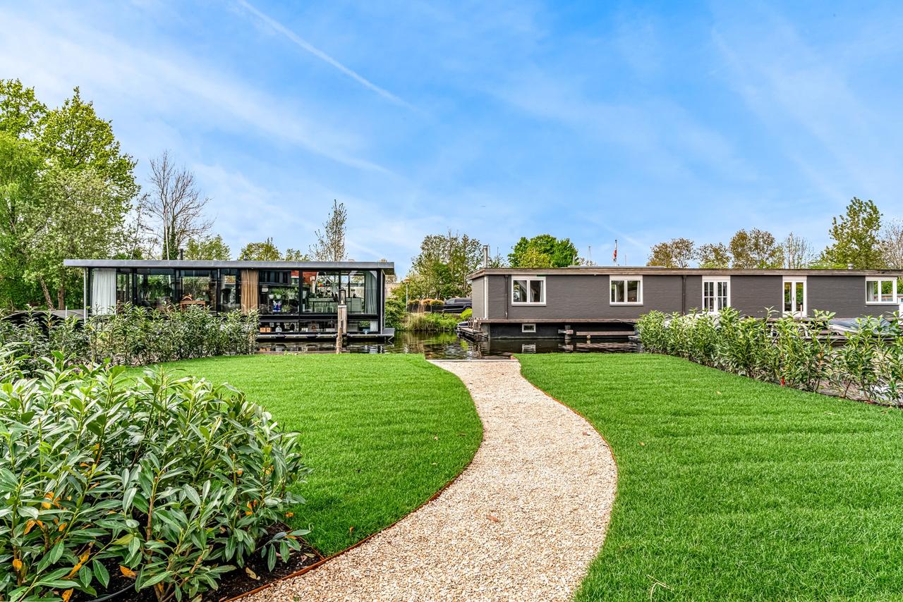 Detached 200 m² villa by the water - Image 48