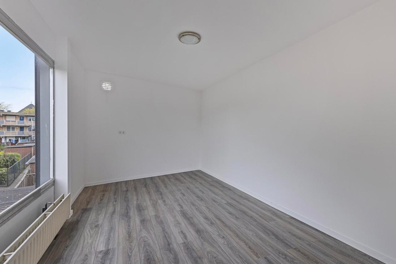 Bright 3-Room Apartment in Het Fort - Image 11