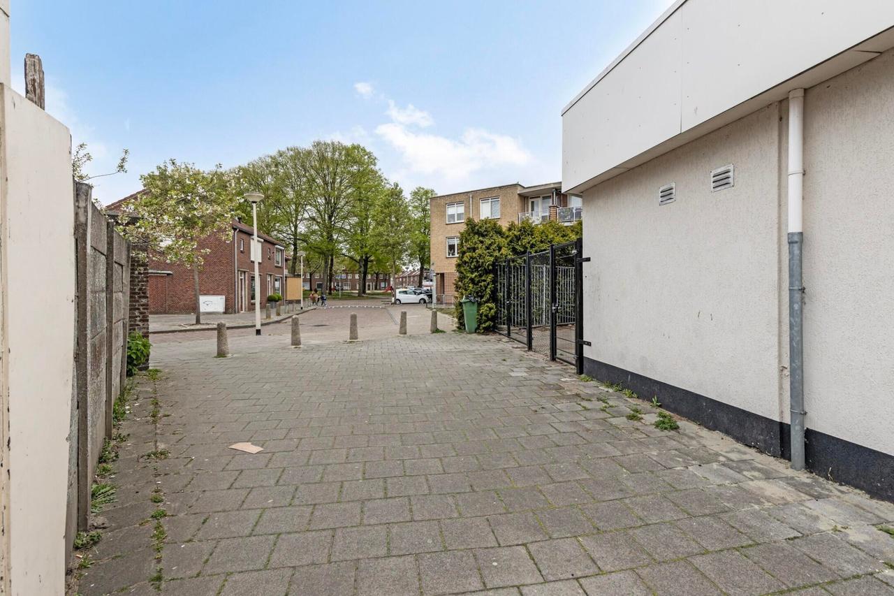 Bright 3-Room Apartment in Het Fort - Image 18