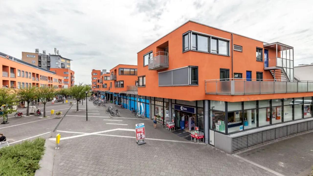 74 m² appartement boven winkelcentrum - Afbeelding 1