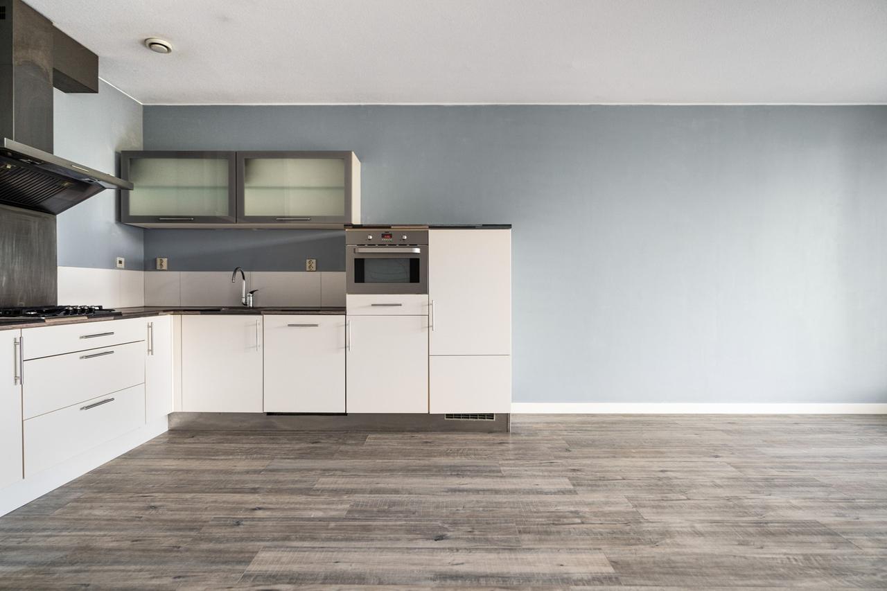 84 m² apartment with balcony and parking - Image 5