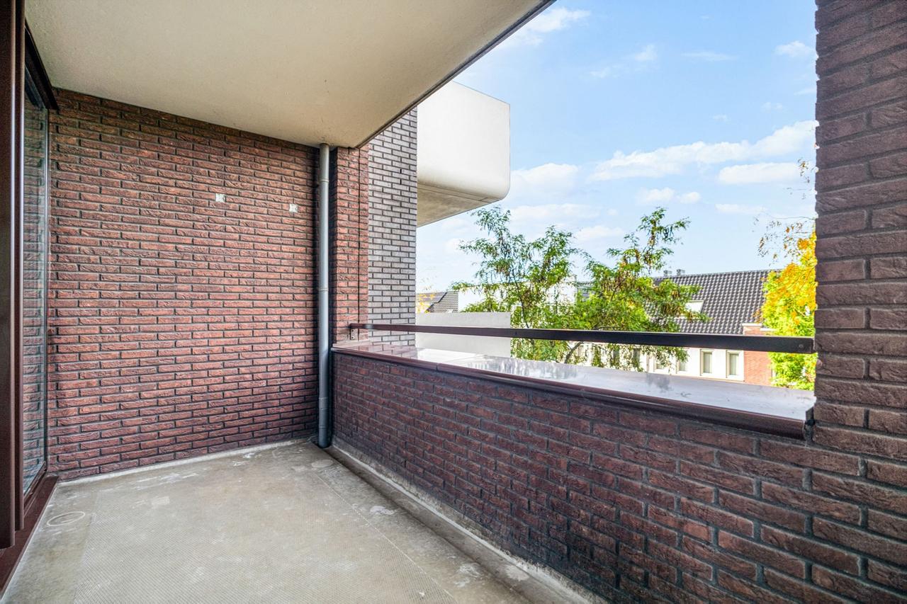84 m² apartment with balcony and parking - Image 9
