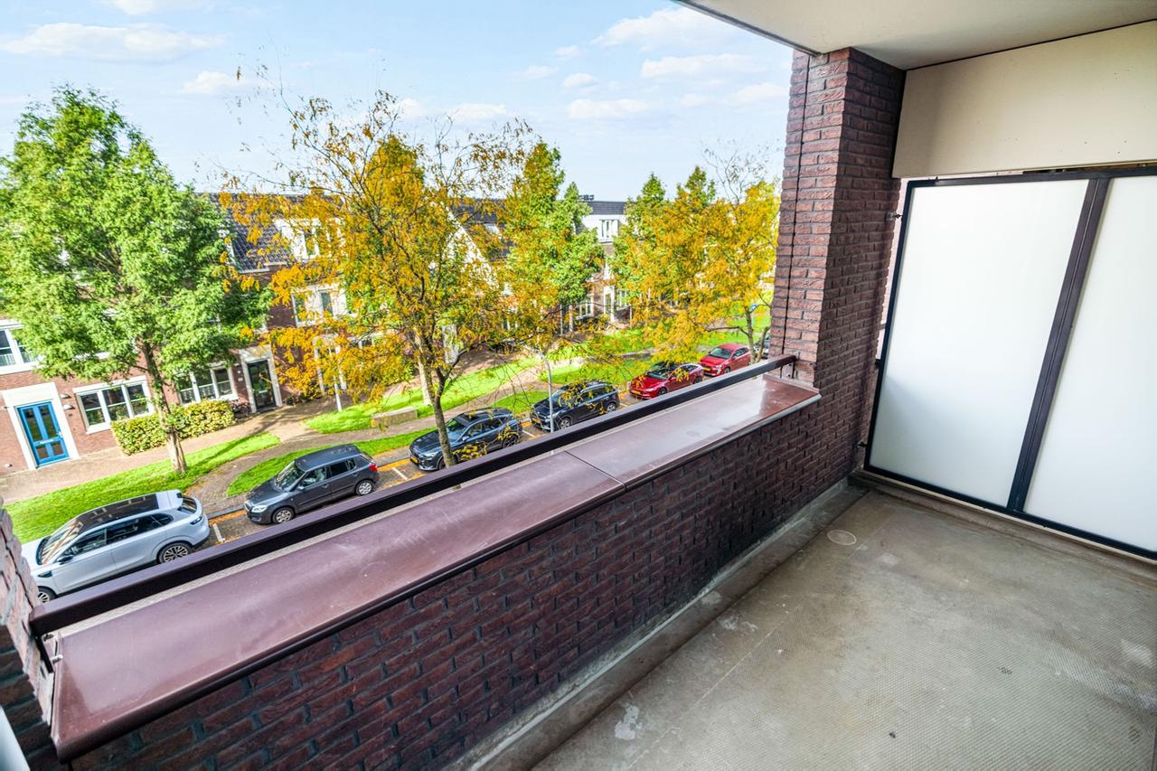 84 m² apartment with balcony and parking - Image 10