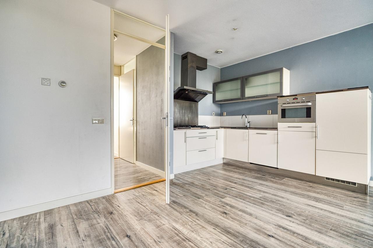 84 m² apartment with balcony and parking - Image 14