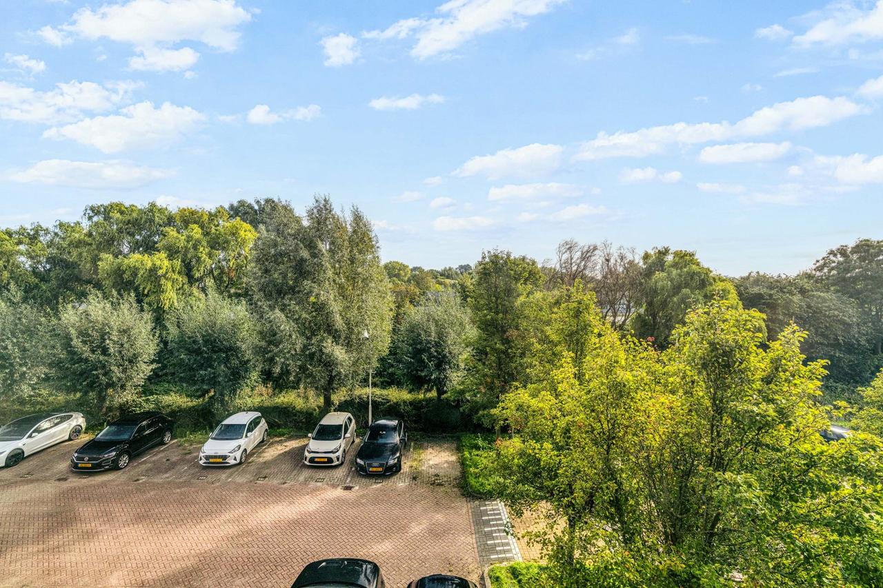 84 m² apartment with balcony and parking - Image 19
