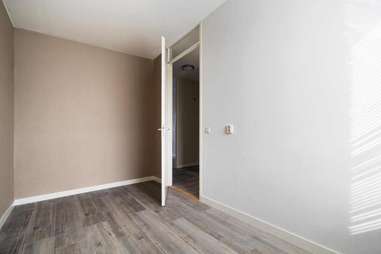 84 m² apartment with balcony and parking - Image 20