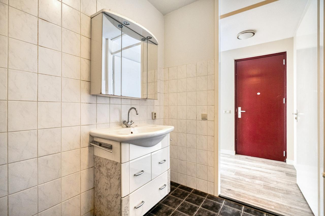 84 m² apartment with balcony and parking - Image 25