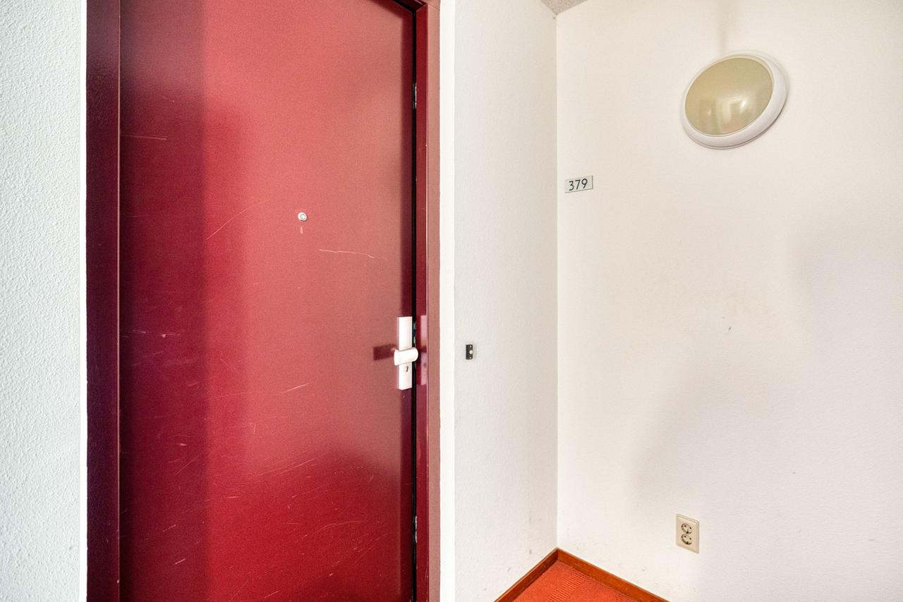 84 m² apartment with balcony and parking - Image 28