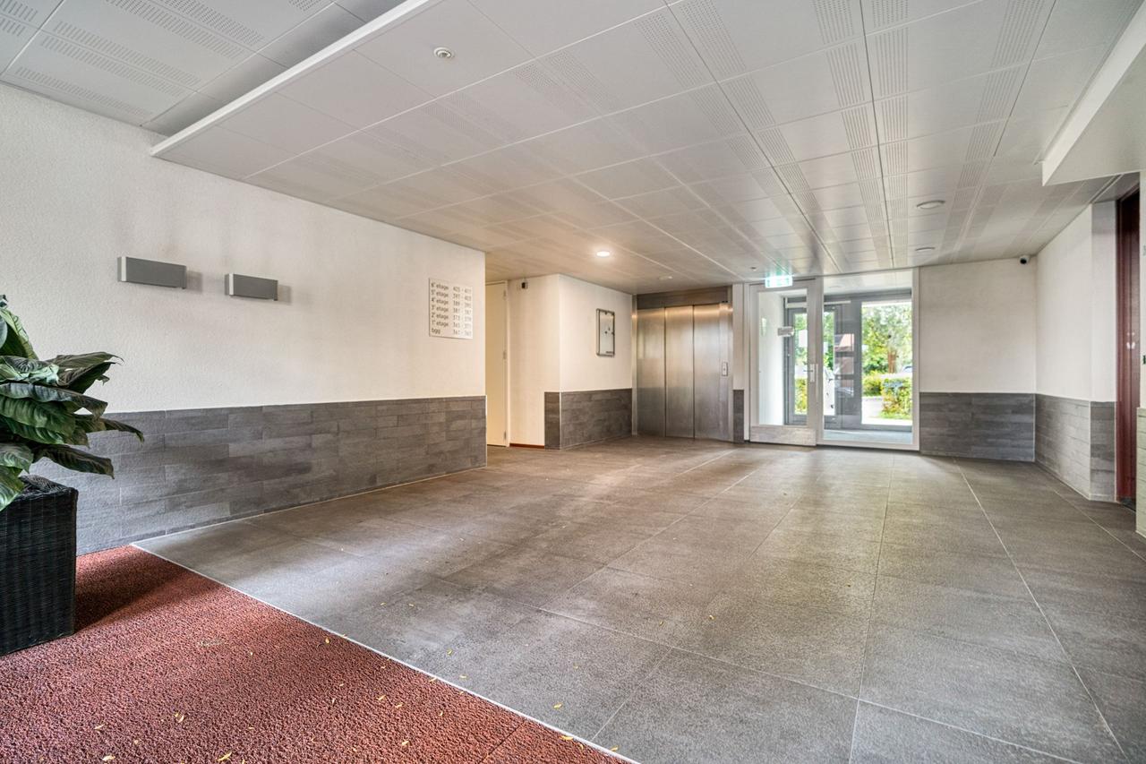 84 m² apartment with balcony and parking - Image 30