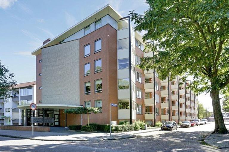 95 m² apartment overlooking a park - Image 2