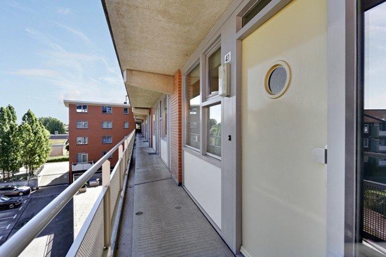 95 m² apartment overlooking a park - Image 5