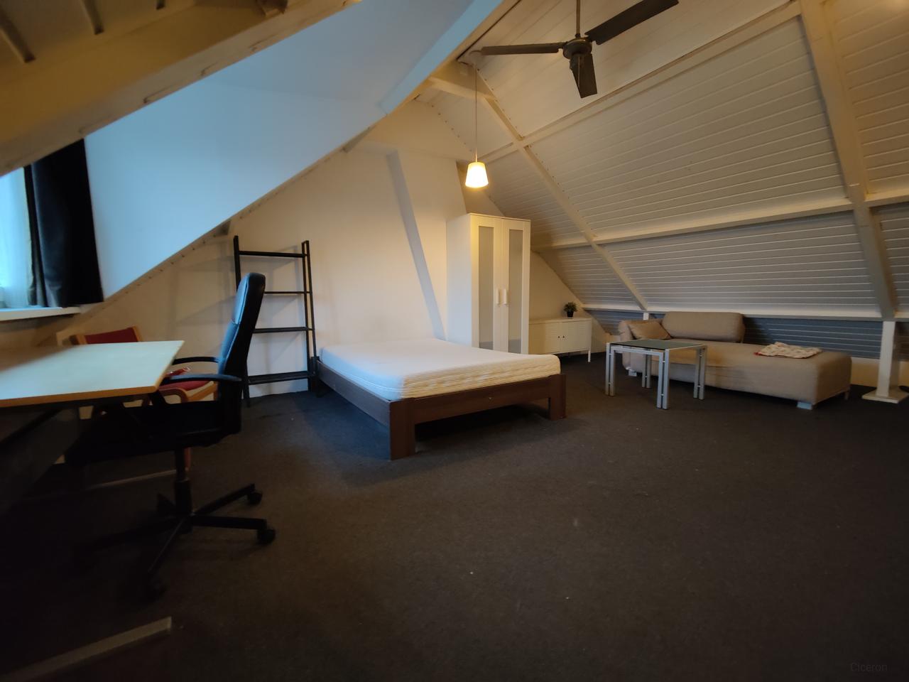 Room with private bathroom in Doornakkers-Oost - Image 2