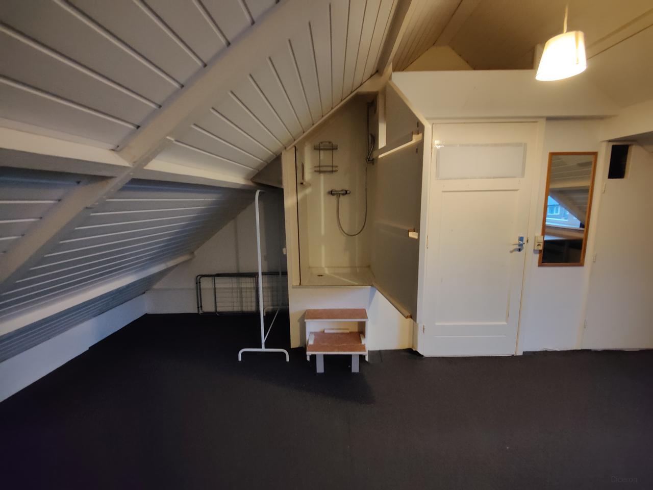Room with private bathroom in Doornakkers-Oost - Image 5