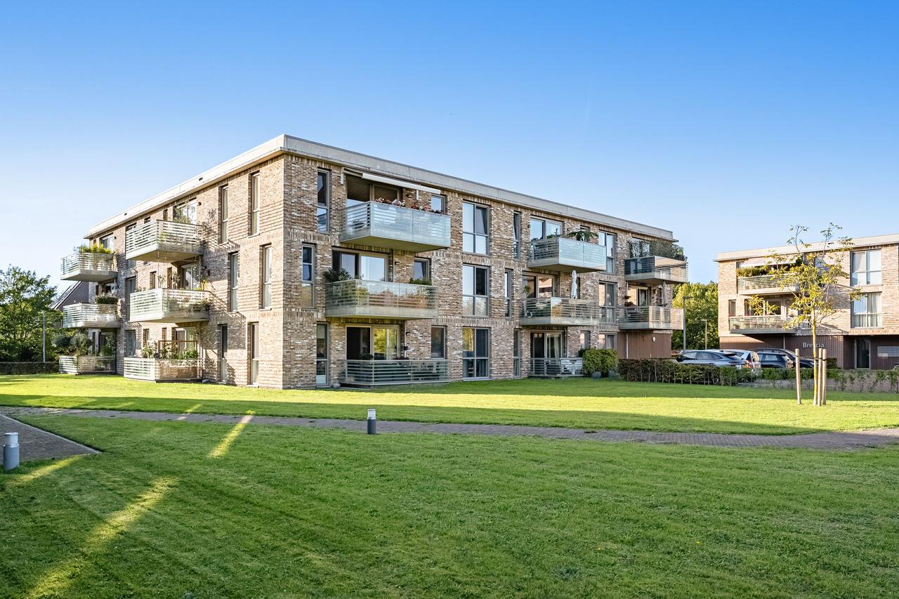 Apartment with Terrace and Energy Rating A - Image 3