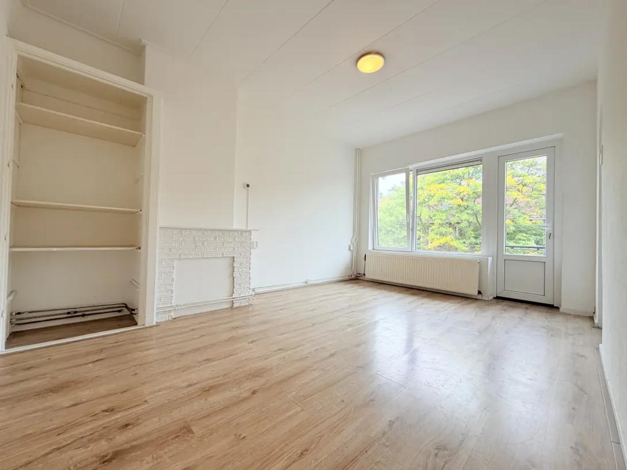 4-kamer appartement met balkon in Carnisse - Afbeelding 1