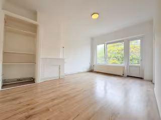 4-kamer appartement met balkon in Carnisse
