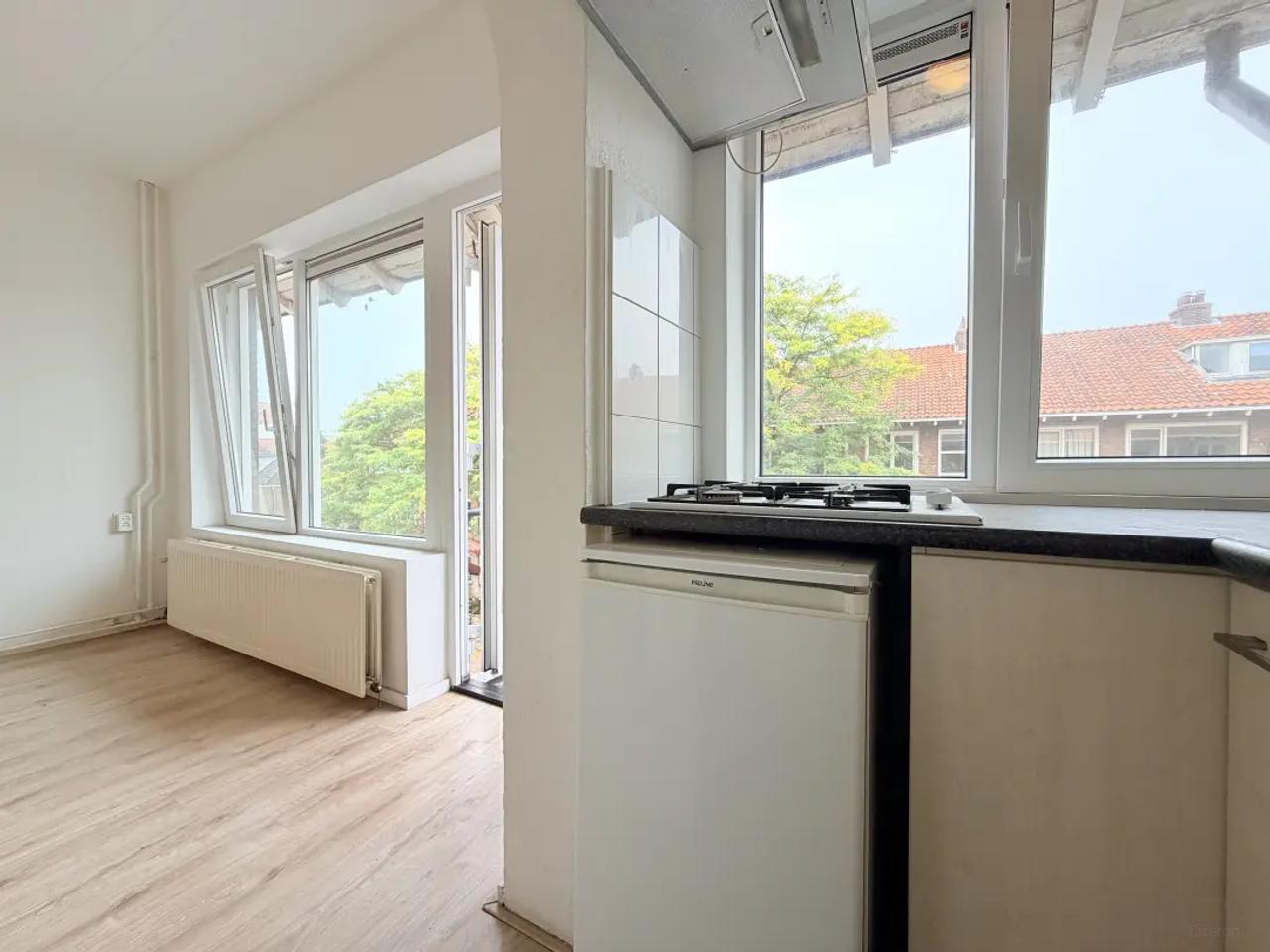 4-kamer appartement met balkon in Carnisse - Afbeelding 4