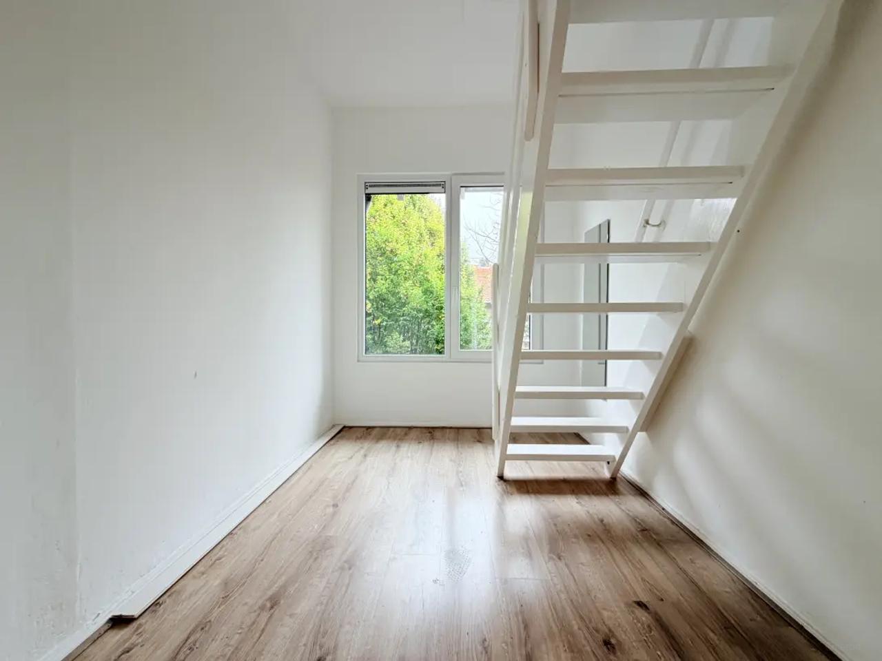 4-kamer appartement met balkon in Carnisse - Afbeelding 8