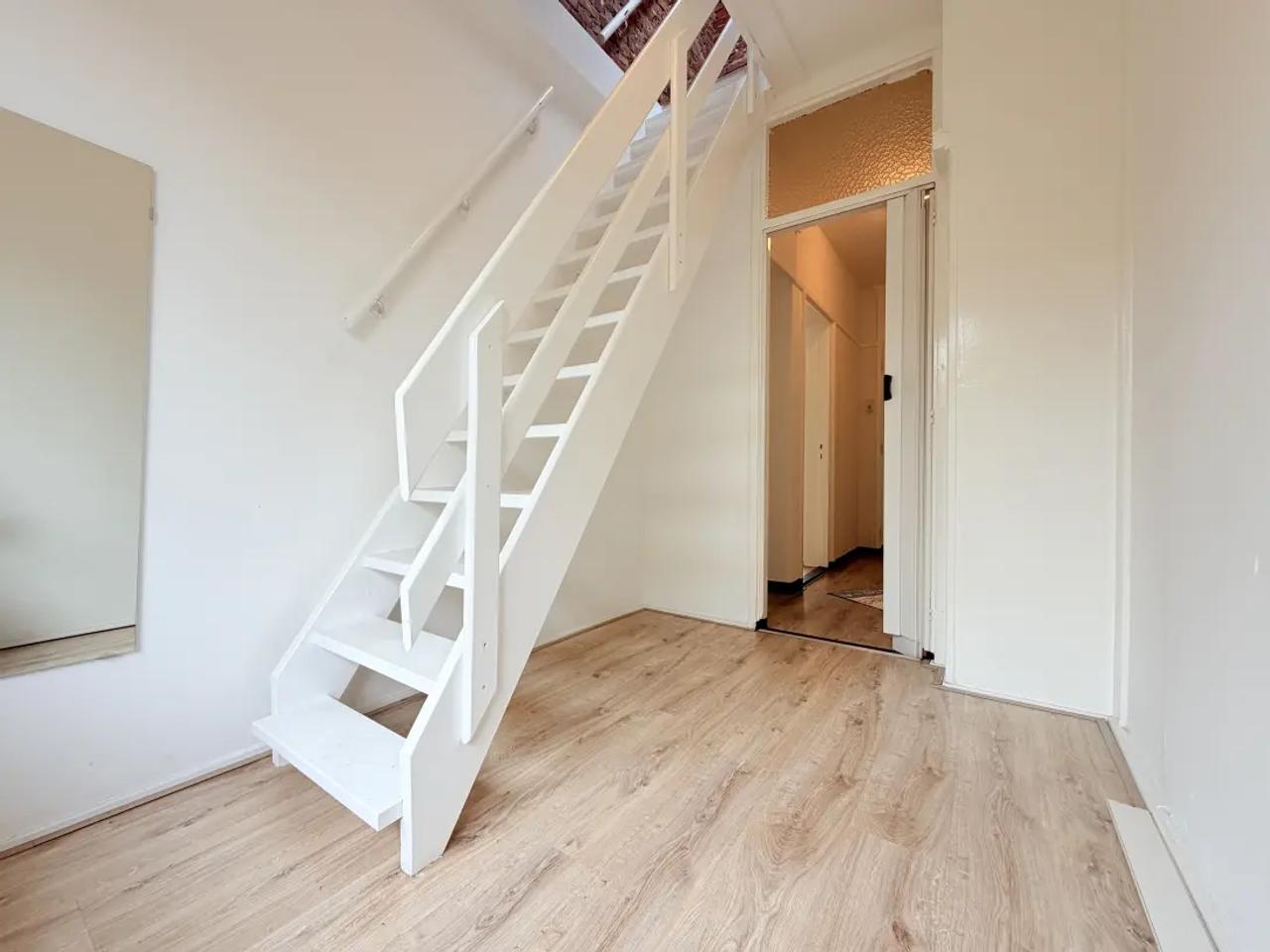 4-kamer appartement met balkon in Carnisse - Afbeelding 9