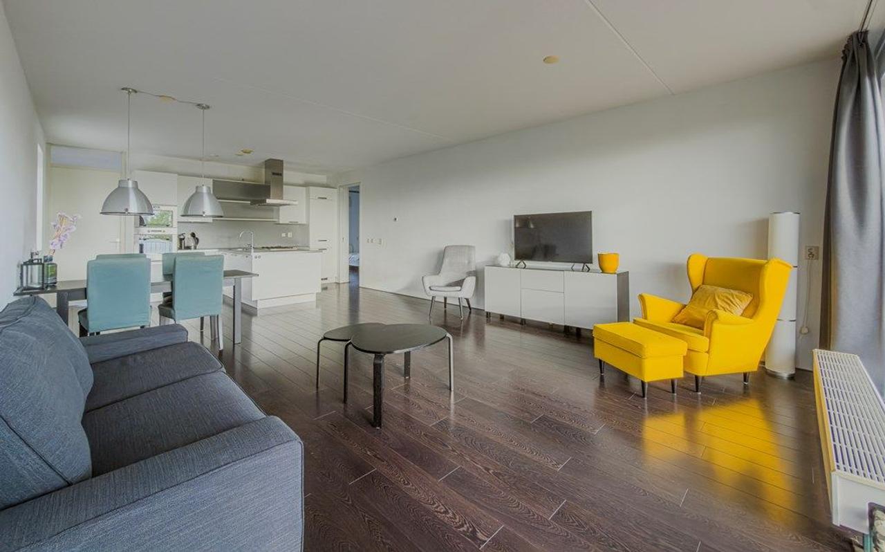 Furnished 4-Room Apartment with Balcony - Image 2