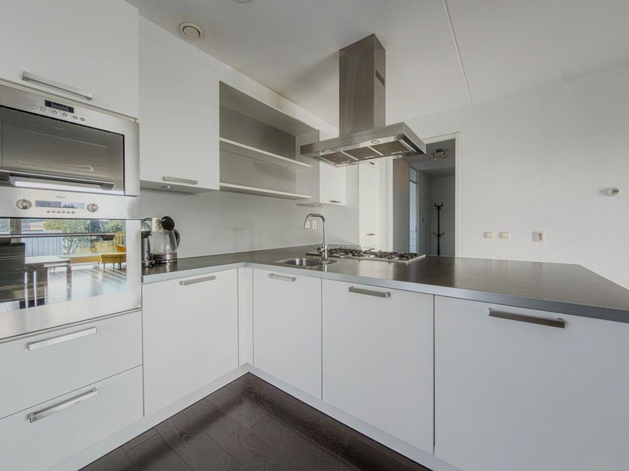 Furnished 4-Room Apartment with Balcony - Image 5