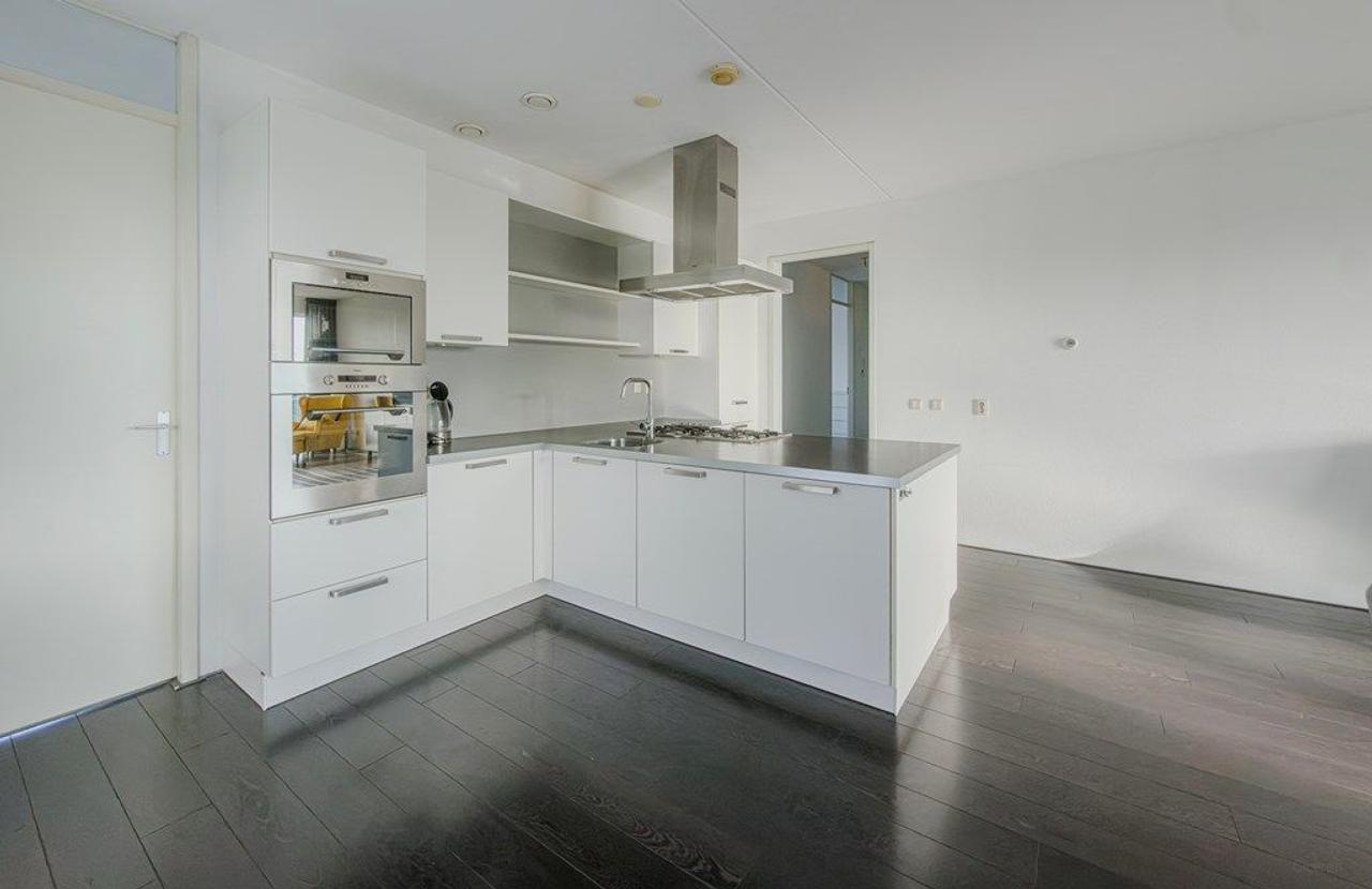 Furnished 4-Room Apartment with Balcony - Image 6