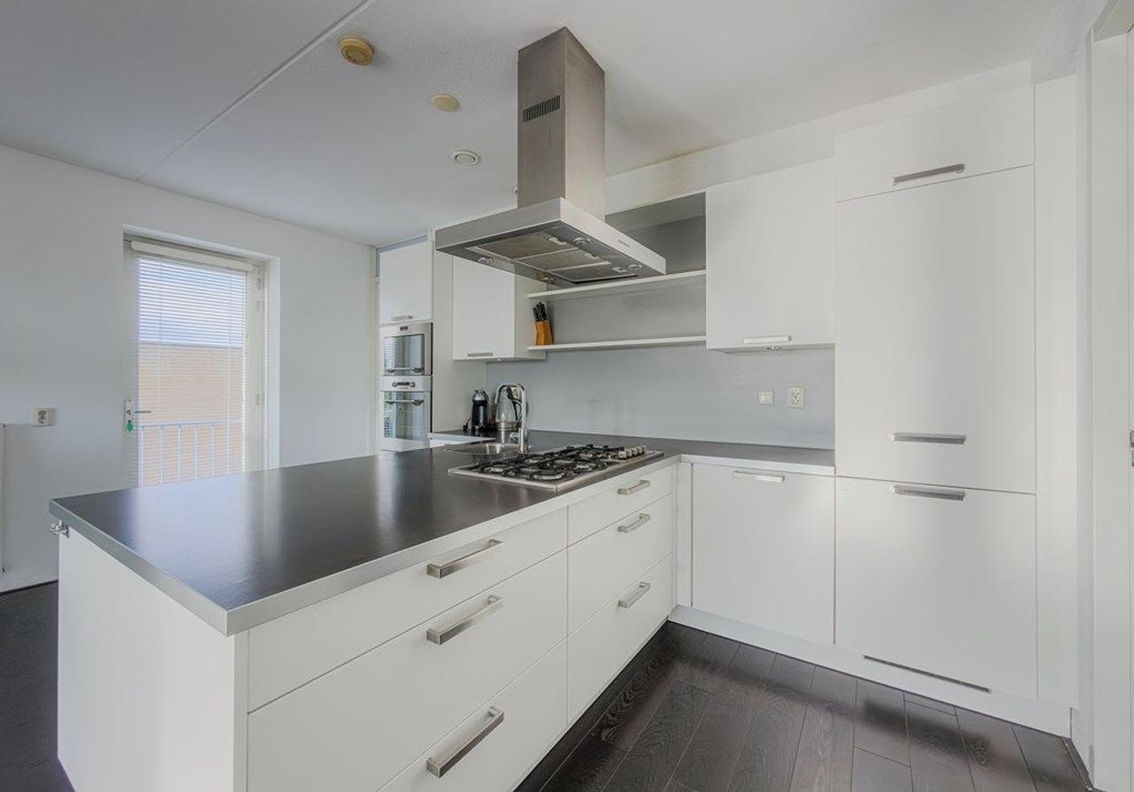 Furnished 4-Room Apartment with Balcony - Image 7