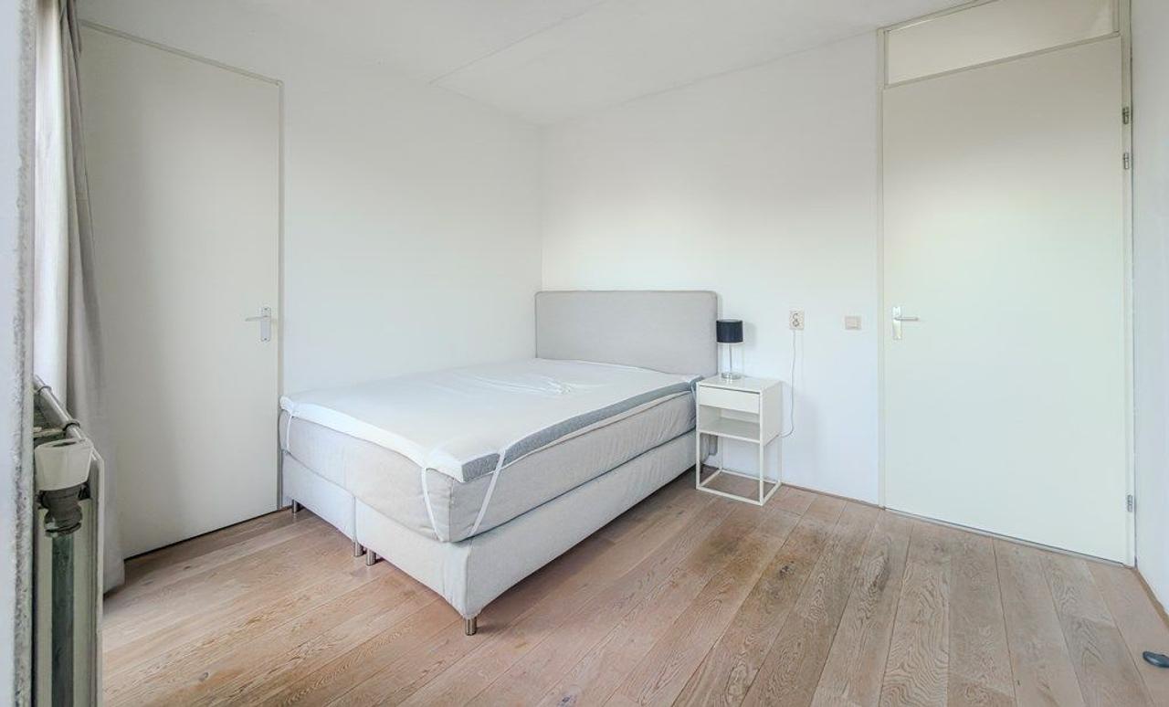 Furnished 4-Room Apartment with Balcony - Image 12