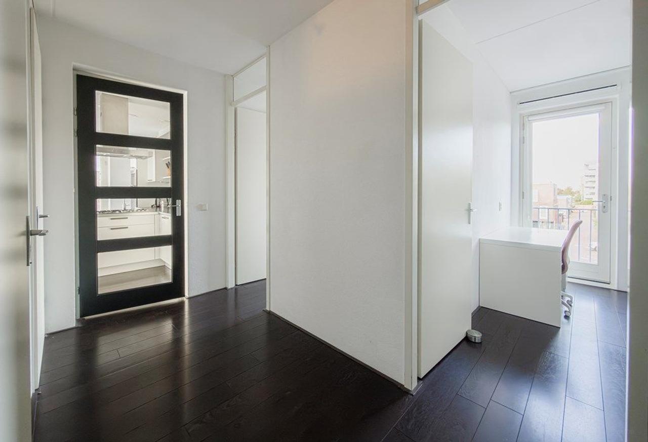 Furnished 4-Room Apartment with Balcony - Image 15